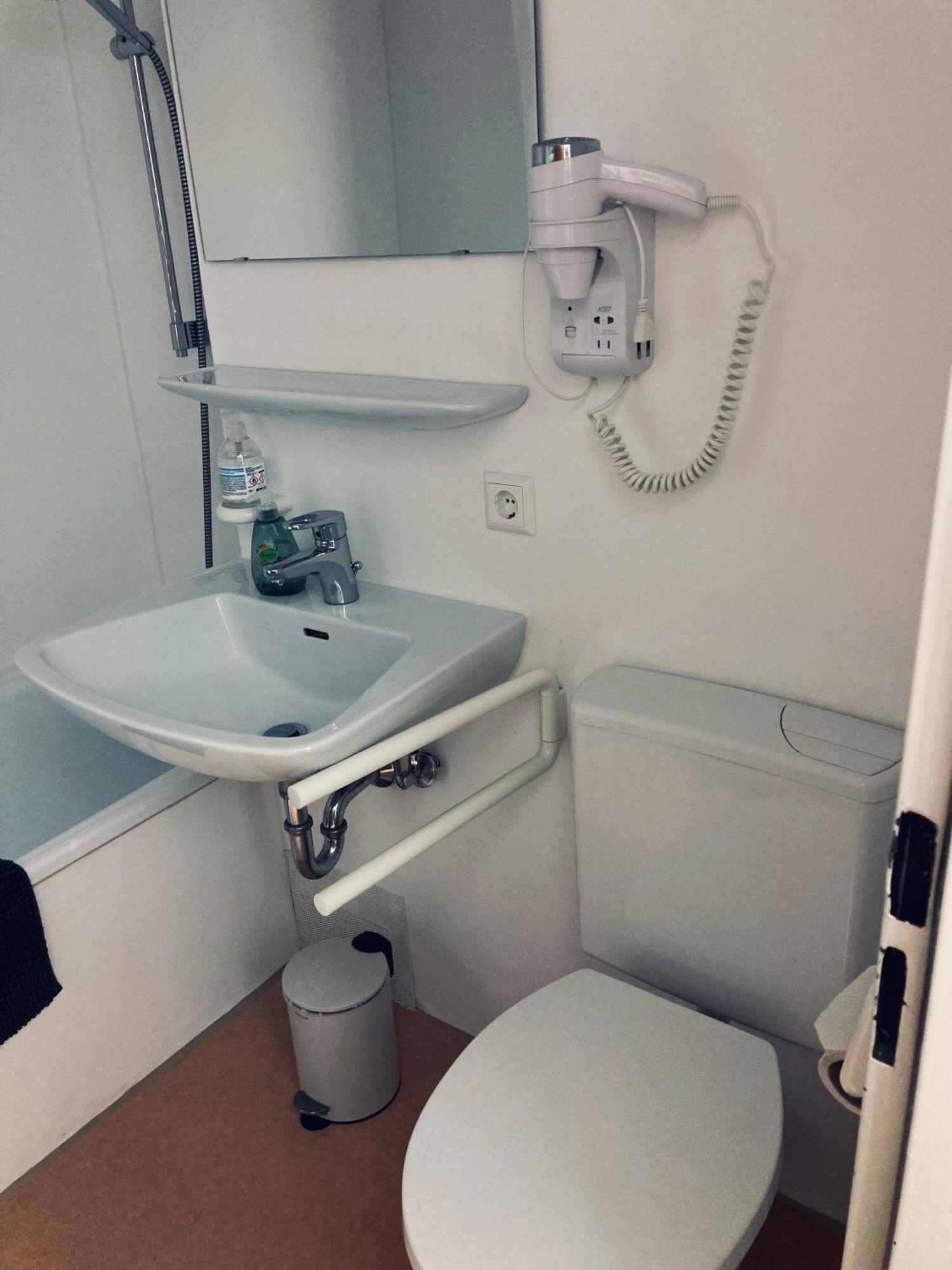 Free Apartment - Ermstal Bad Urach Dış mekan fotoğraf
