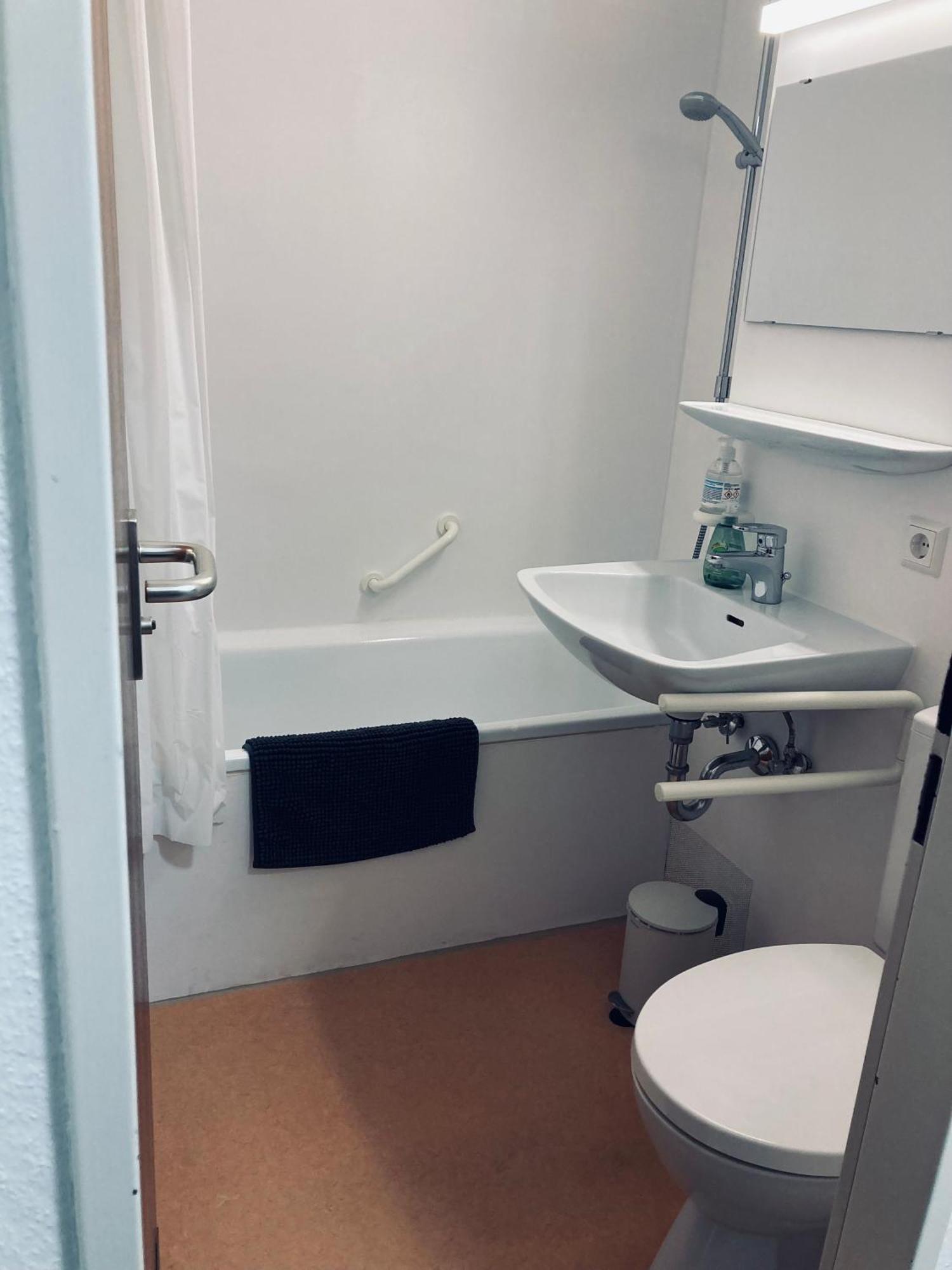 Free Apartment - Ermstal Bad Urach Dış mekan fotoğraf