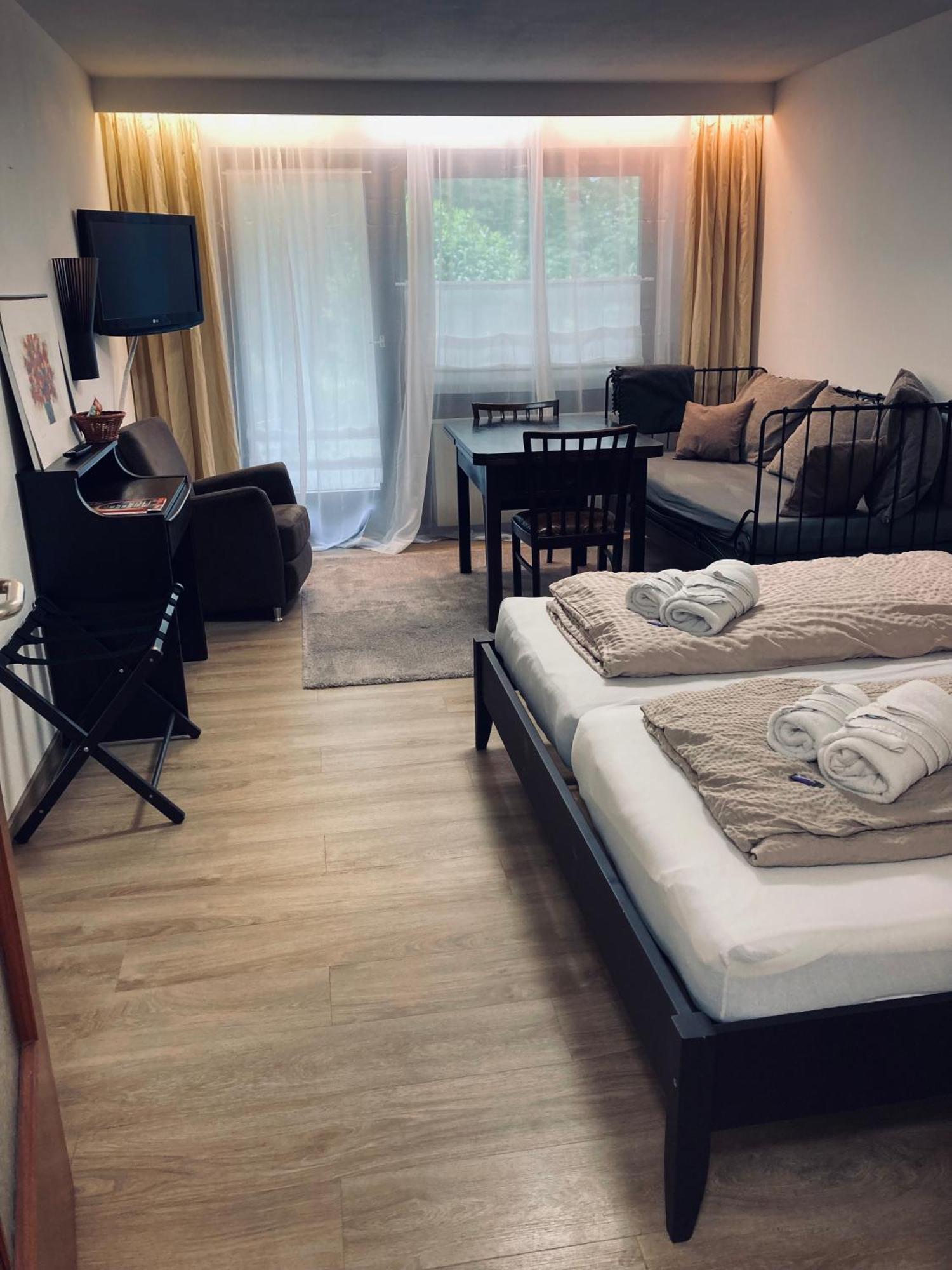 Free Apartment - Ermstal Bad Urach Dış mekan fotoğraf